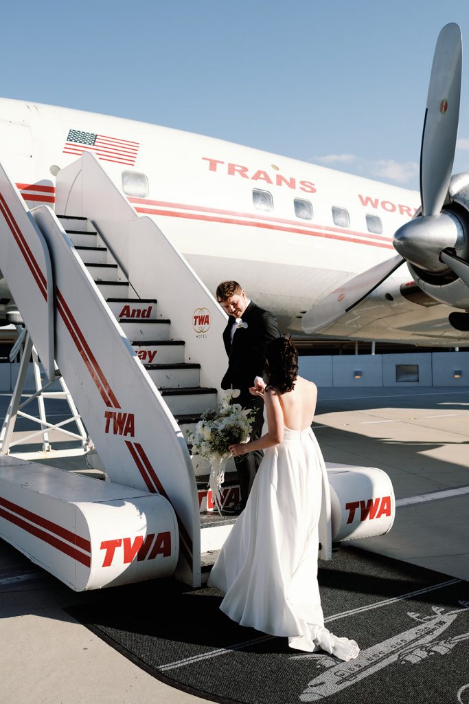 modern New York wedding at the TWA Hotel