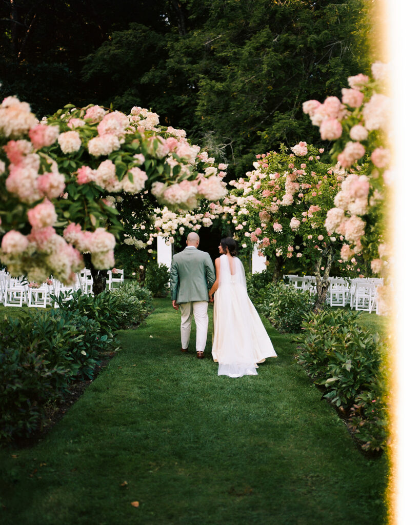 colorful summer wedding at Chesterwood