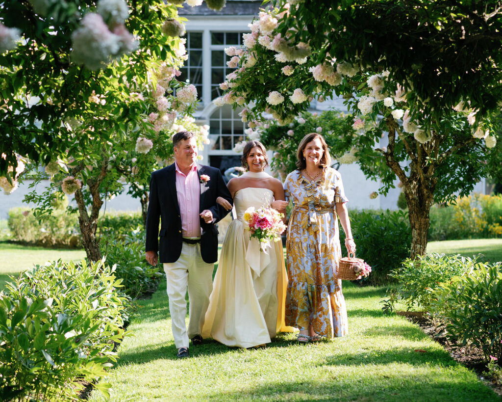 colorful summer wedding at Chesterwood