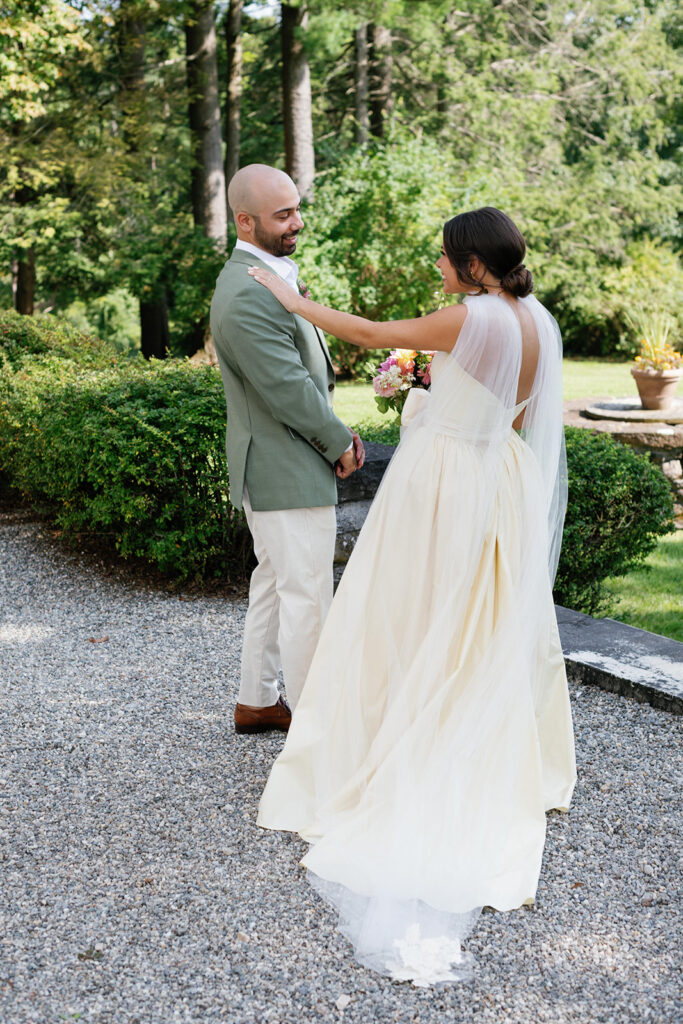 colorful summer wedding at Chesterwood